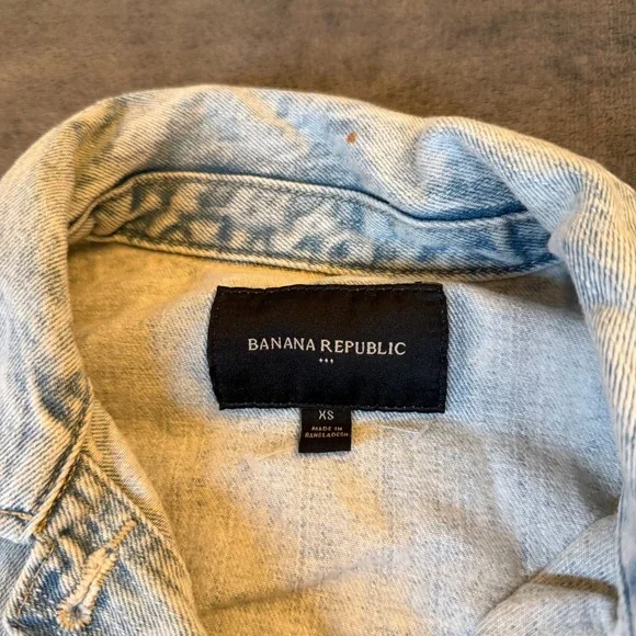 Banana Republic Light Wash Distressed Denim Jacket Womens XS Acid Wash Trucker - Picture 3 of 10